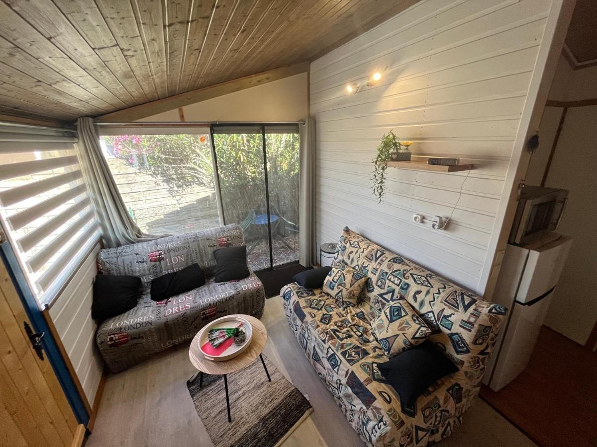 Chalet agréable en bord en de mer. Le Port-des-Barques Esterno foto