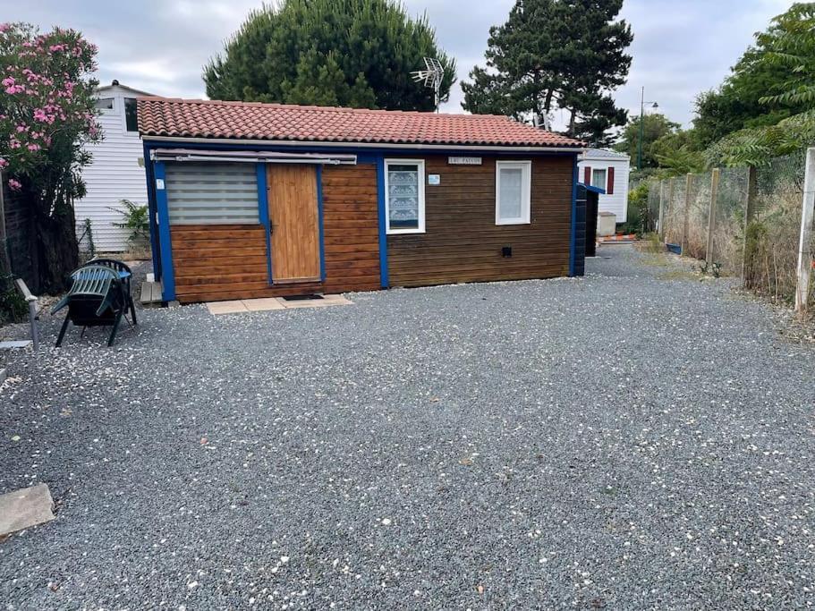 Chalet agréable en bord en de mer. Le Port-des-Barques Esterno foto