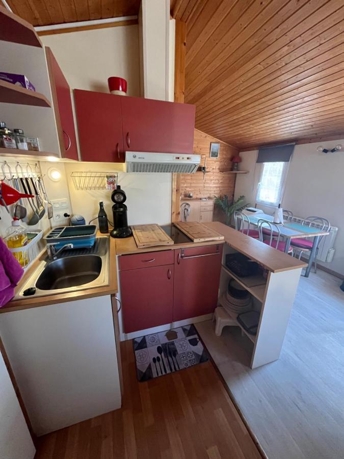Chalet agréable en bord en de mer. Le Port-des-Barques Esterno foto